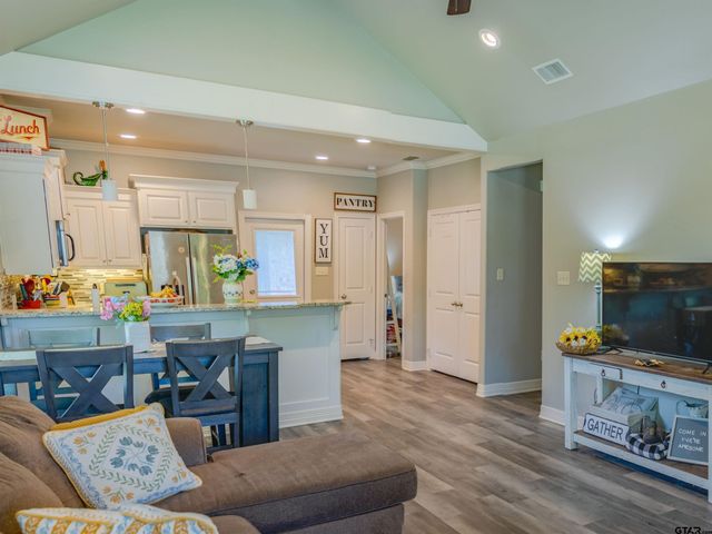 1815 Knob Hill, Tyler, TX 75701