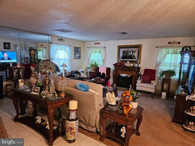 35 PICKWICK LN, Willingborough, NJ 08046