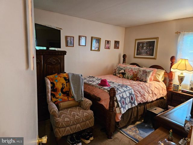 35 PICKWICK LN, Willingborough, NJ 08046