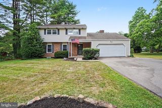 3818 BURTON LN, Harrisburg, PA 17110