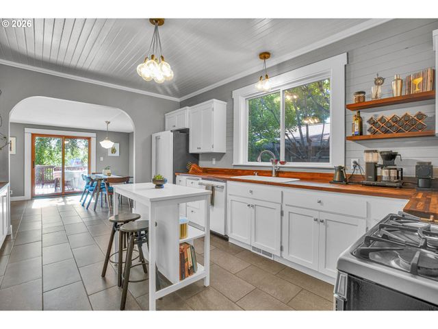 4731 Se 40TH Ave, Portland, OR 97202