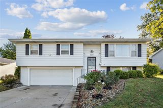 225 31st St NW, Cedar Rapids, IA 52405