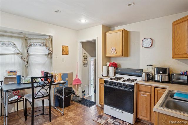 11908 Roxbury Street, Detroit, MI 48224