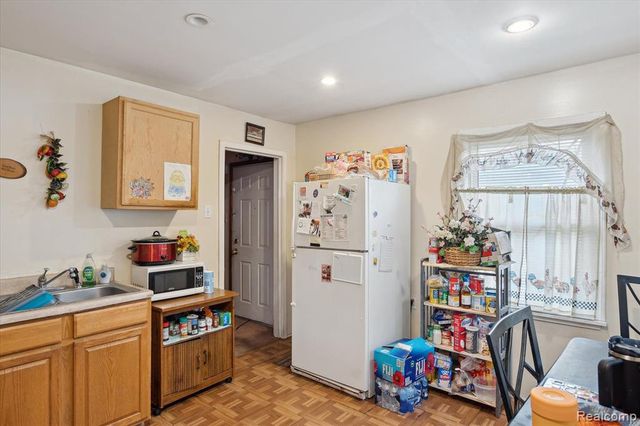 11908 Roxbury Street, Detroit, MI 48224