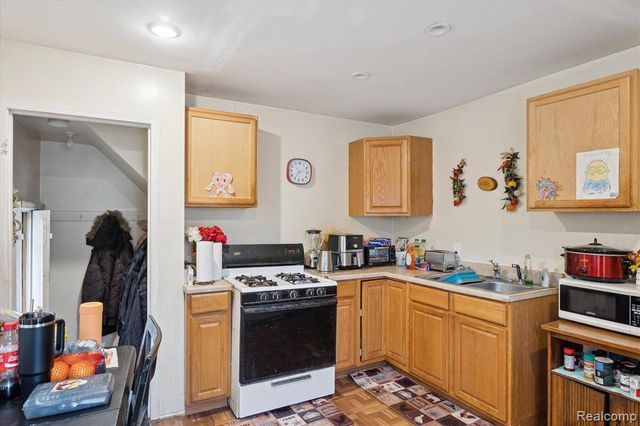 11908 Roxbury Street, Detroit, MI 48224