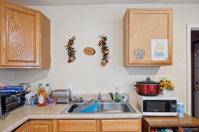 11908 Roxbury Street, Detroit, MI 48224