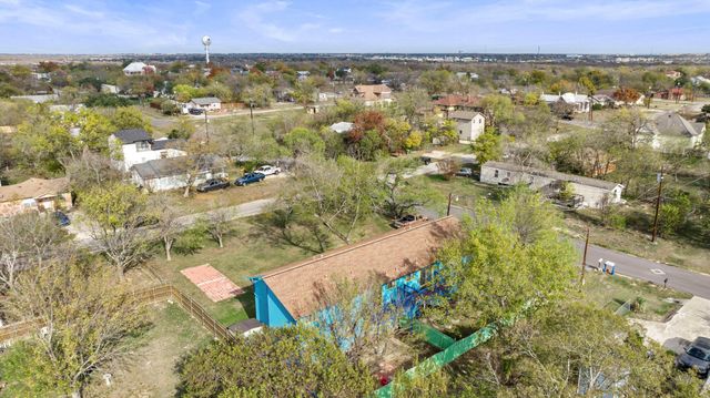 202 W Wheeler ST, Manor, TX 78653