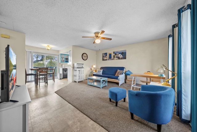 202 W Wheeler ST, Manor, TX 78653