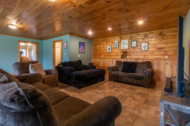2111 Beebe Road, Derby, VT 05829