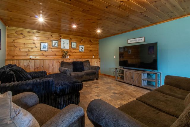 2111 Beebe Road, Derby, VT 05829