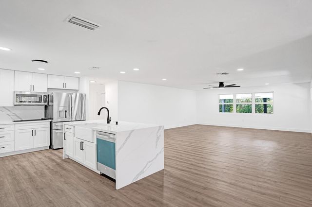 216 Bayberry Drive, Plantation, FL 33317