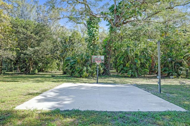 216 Bayberry Drive, Plantation, FL 33317