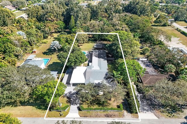 216 Bayberry Drive, Plantation, FL 33317