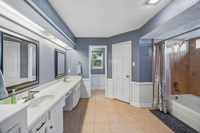 7611 Heritage Pines Drive, Humble, TX 77346