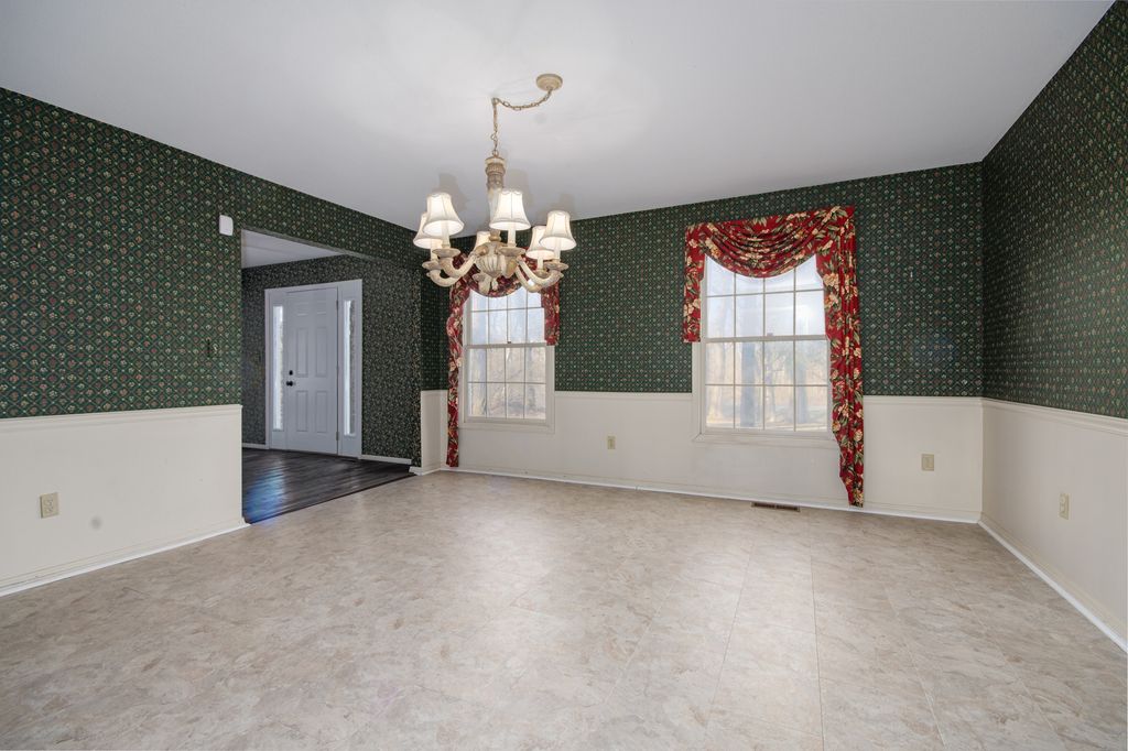 Image 15 of property listing at 4715 Richview Road, Mt Vernon, IL 62864