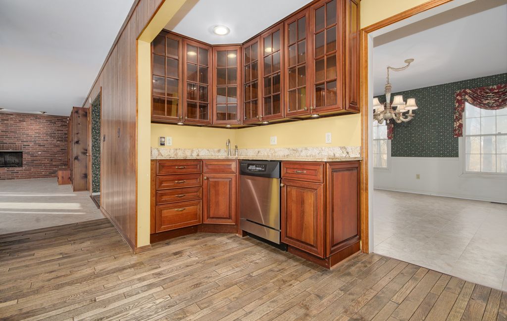 Image 21 of property listing at 4715 Richview Road, Mt Vernon, IL 62864