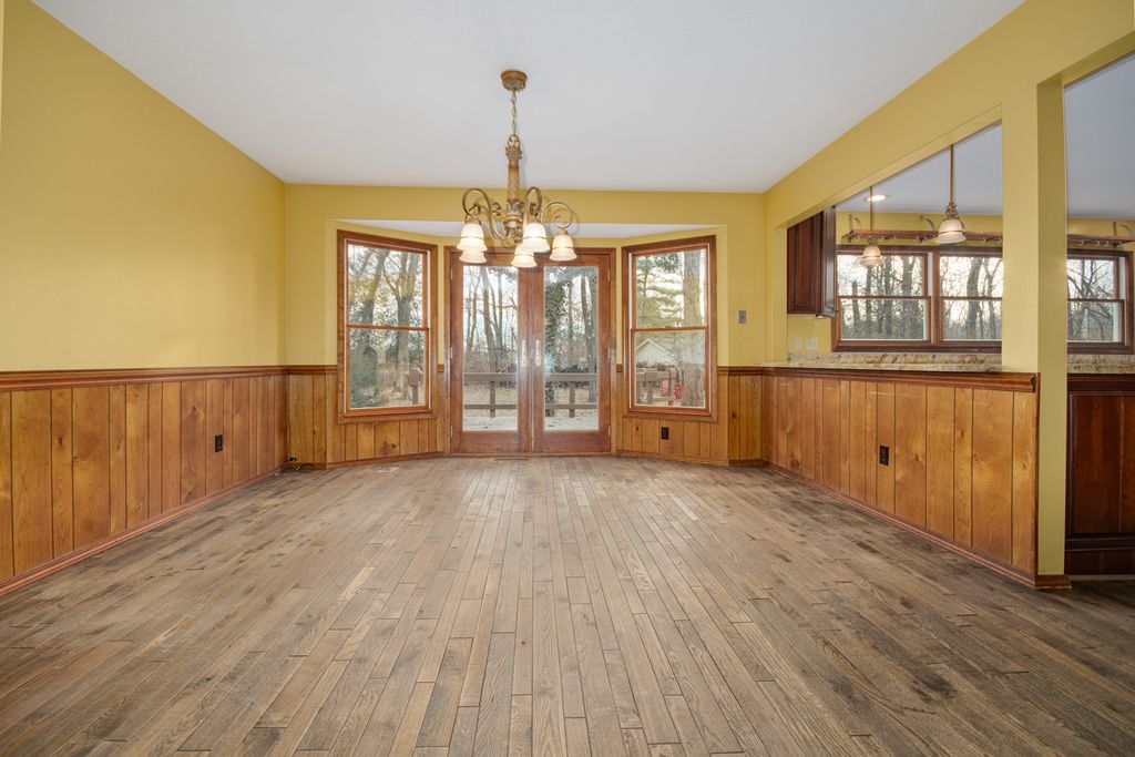 Image 23 of property listing at 4715 Richview Road, Mt Vernon, IL 62864