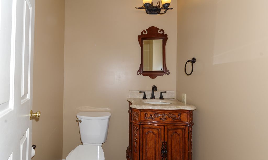 Image 24 of property listing at 4715 Richview Road, Mt Vernon, IL 62864