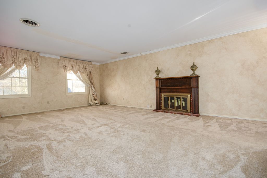 Image 27 of property listing at 4715 Richview Road, Mt Vernon, IL 62864