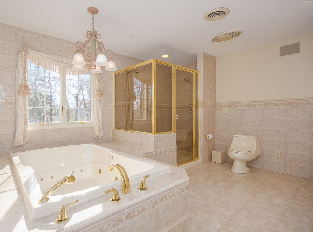 Image 28 of property listing at 4715 Richview Road, Mt Vernon, IL 62864