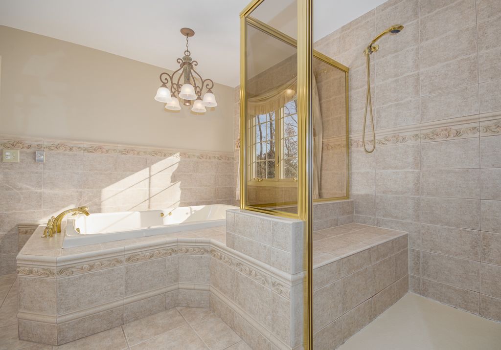 Image 29 of property listing at 4715 Richview Road, Mt Vernon, IL 62864