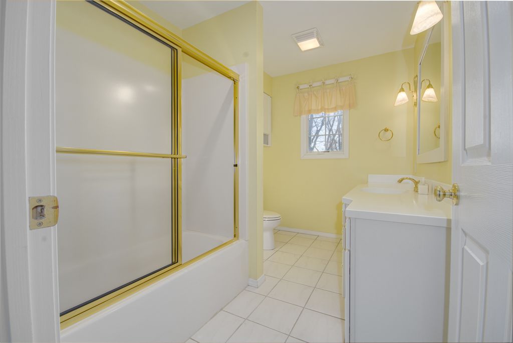 Image 33 of property listing at 4715 Richview Road, Mt Vernon, IL 62864