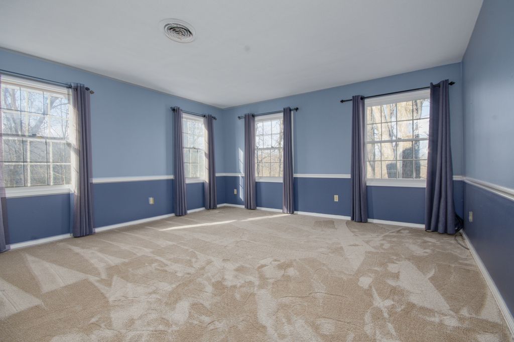 Image 34 of property listing at 4715 Richview Road, Mt Vernon, IL 62864