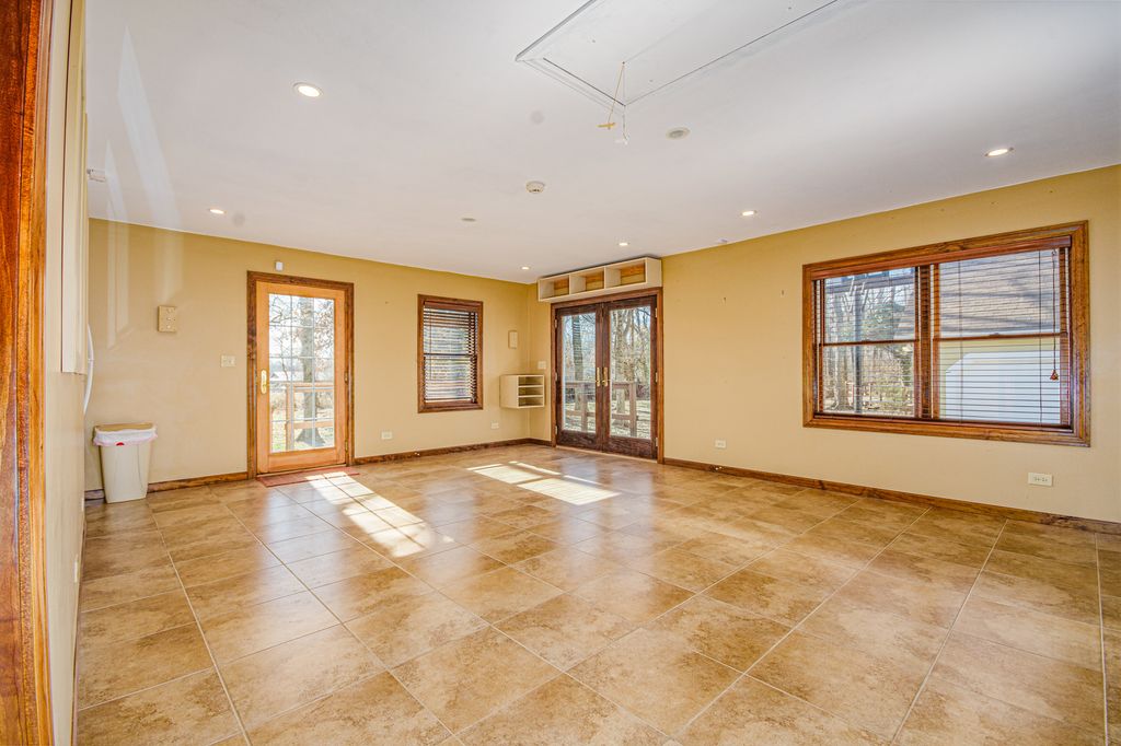 Image 40 of property listing at 4715 Richview Road, Mt Vernon, IL 62864