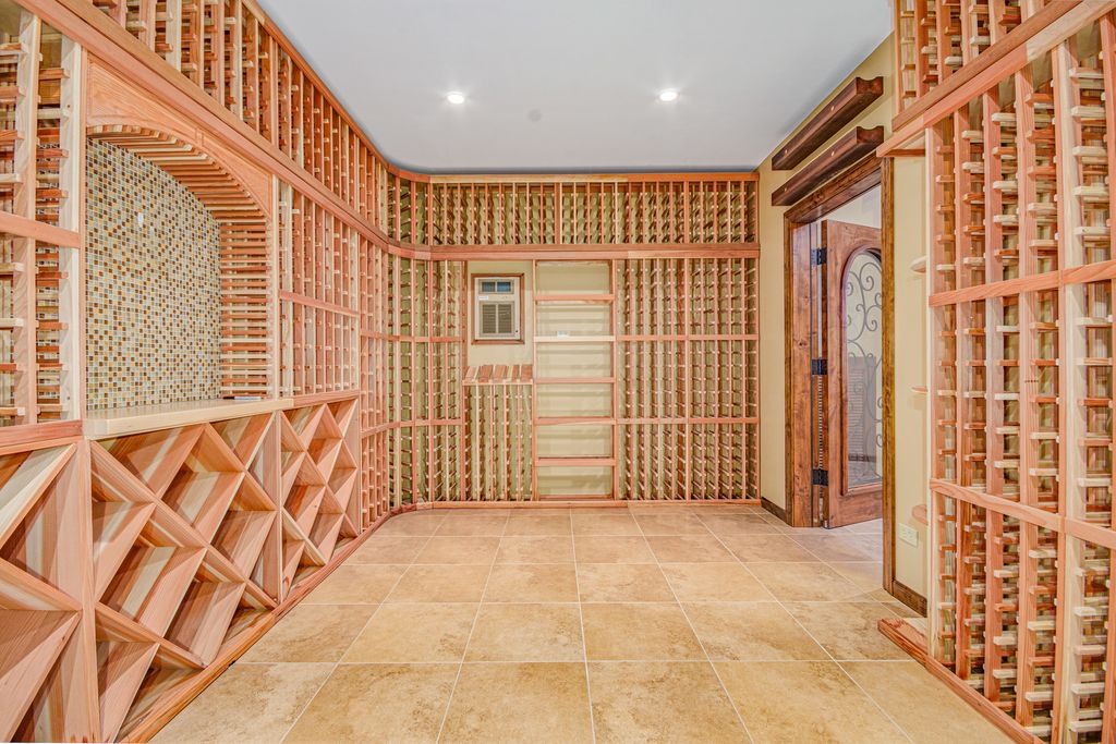 Image 45 of property listing at 4715 Richview Road, Mt Vernon, IL 62864