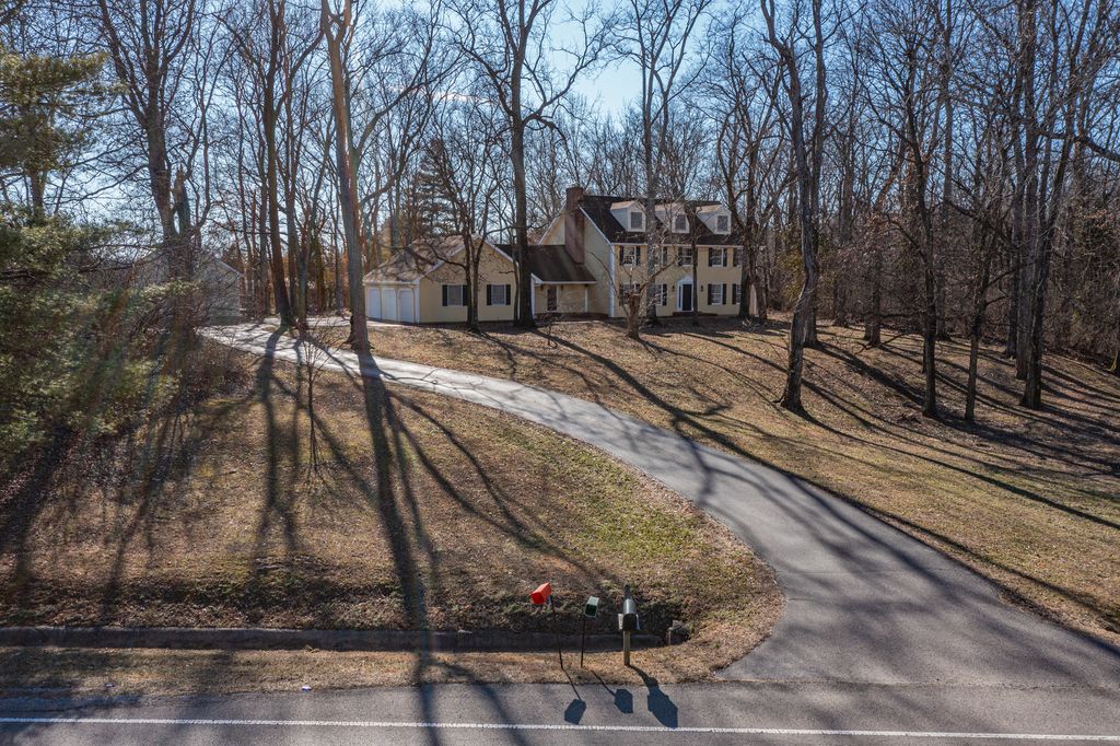 Image 6 of property listing at 4715 Richview Road, Mt Vernon, IL 62864