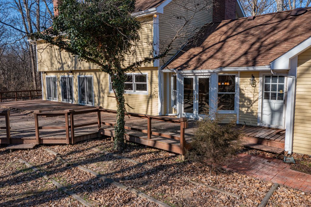 Image 9 of property listing at 4715 Richview Road, Mt Vernon, IL 62864