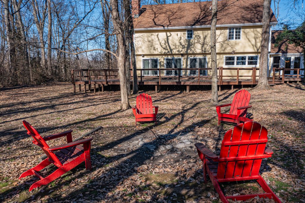 Image 10 of property listing at 4715 Richview Road, Mt Vernon, IL 62864