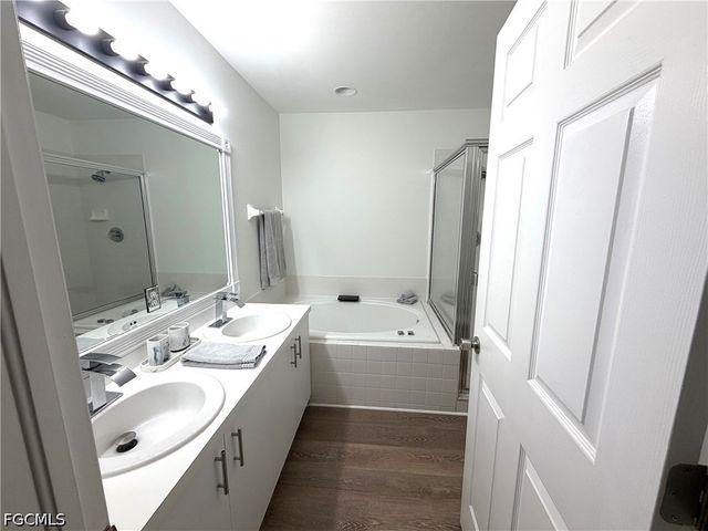 3740 Fieldstone BLVD 104, Naples, FL 34109