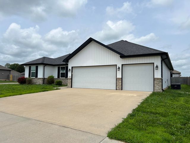 2803 E Auburn Hills Street, Republic, MO 65738