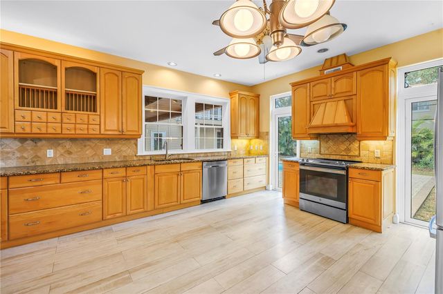 546 26TH AVENUE N, St Petersburg, FL 33704