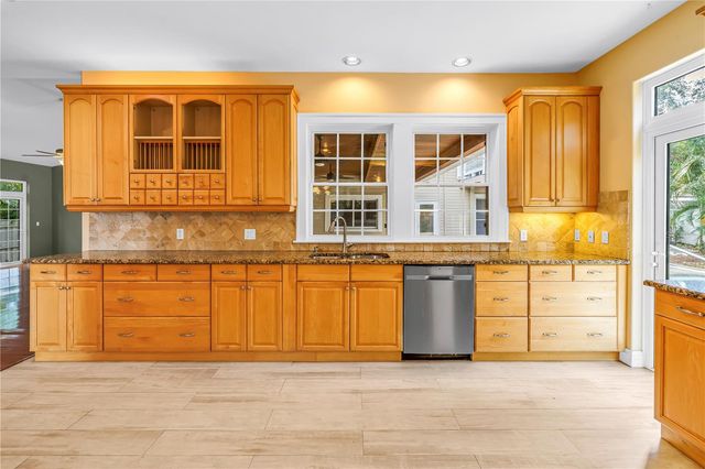 546 26TH AVENUE N, St Petersburg, FL 33704