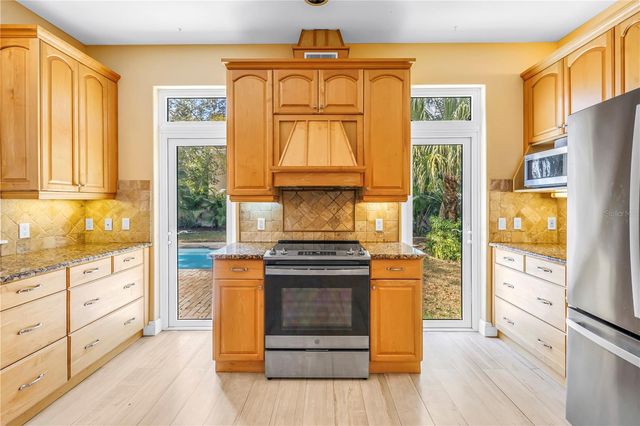 546 26TH AVENUE N, St Petersburg, FL 33704