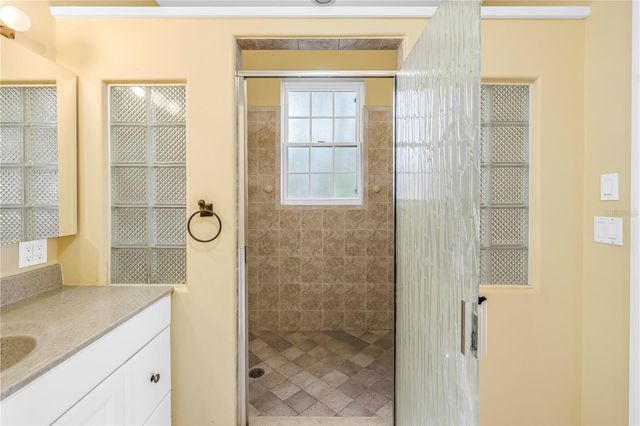 546 26TH AVENUE N, St Petersburg, FL 33704