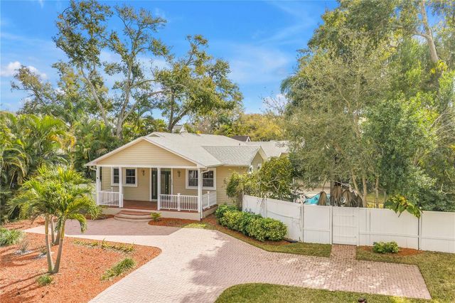 546 26TH AVENUE N, St Petersburg, FL 33704