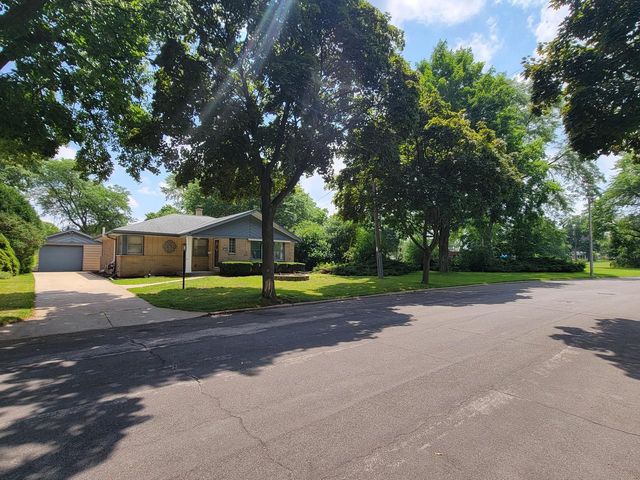 7181 W Wedgewood DRIVE, Milwaukee, WI 53220