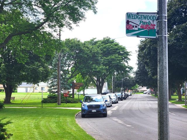 7181 W Wedgewood DRIVE, Milwaukee, WI 53220