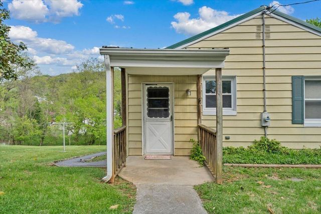 3302 Troxell RD, Roanoke, VA 24014