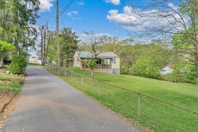 3302 Troxell RD, Roanoke, VA 24014