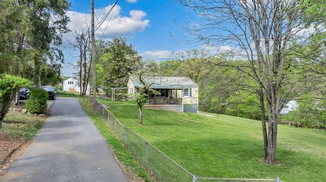 3302 Troxell RD, Roanoke, VA 24014