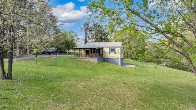 3302 Troxell RD, Roanoke, VA 24014