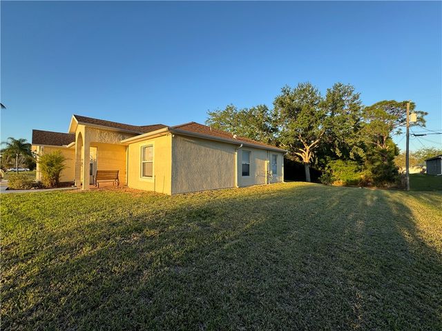 8086 99th Court, Vero Beach, FL 32967