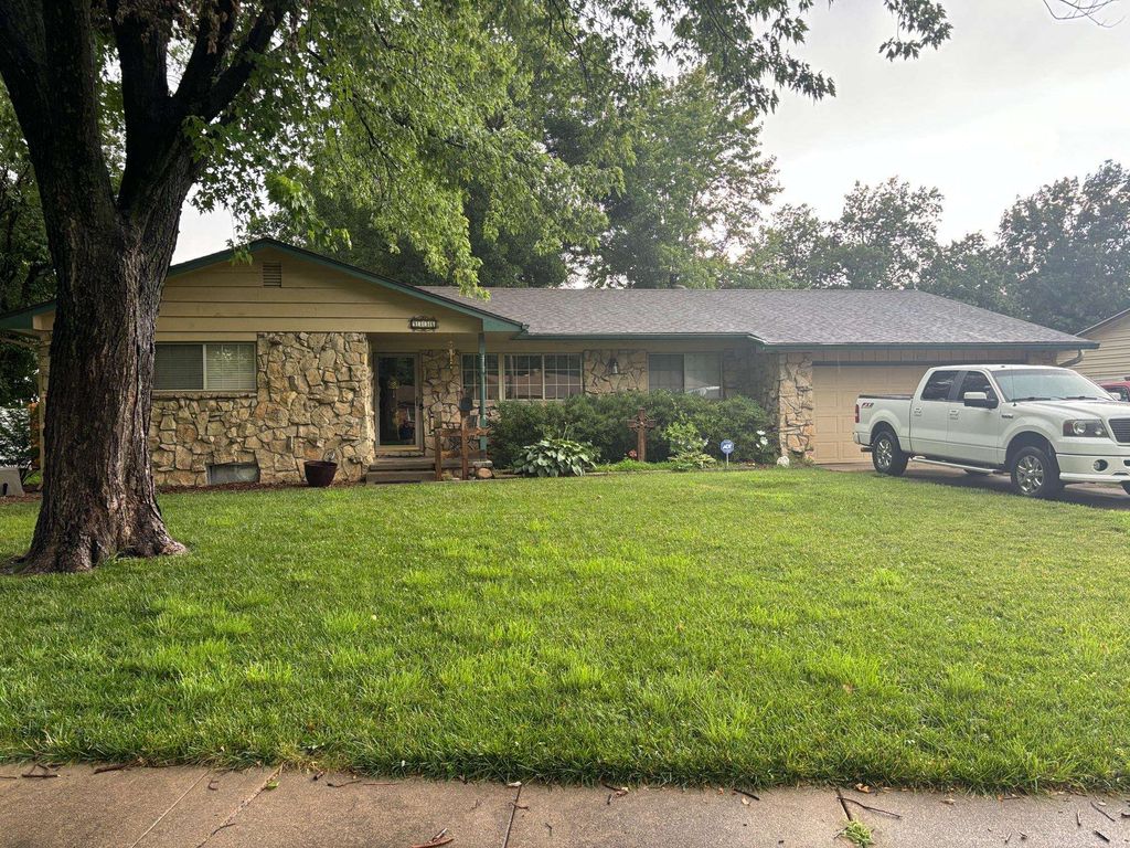 9336 W BRIARWOOD CT, Wichita, KS 67212