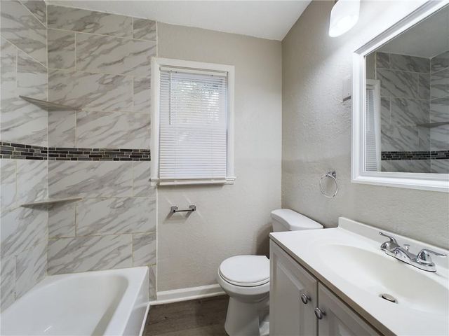 5015 E 40th Street, Kansas City, MO 64130