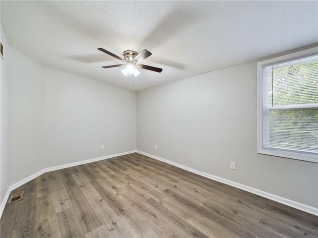 5015 E 40th Street, Kansas City, MO 64130