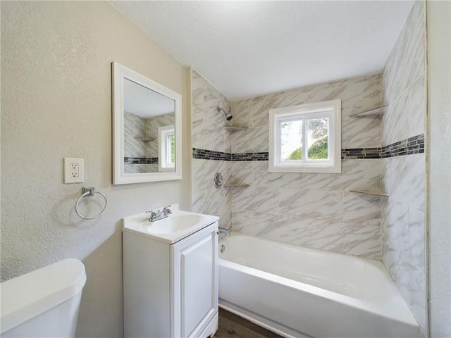 5015 E 40th Street, Kansas City, MO 64130